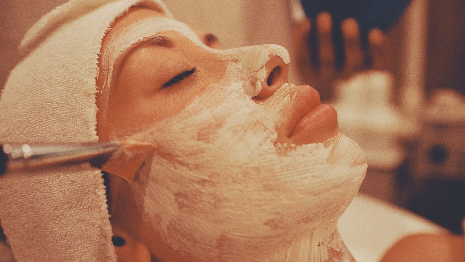 Skincare formulation and facial treatment